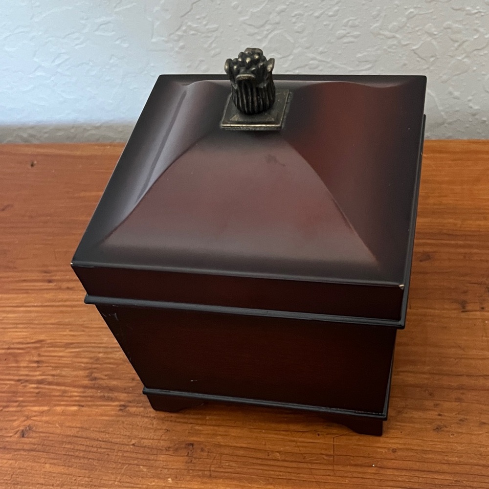 Bombay Chippendale Style Cherry Wood Vintage Jewelry Music Box 4x4 x5 Like New